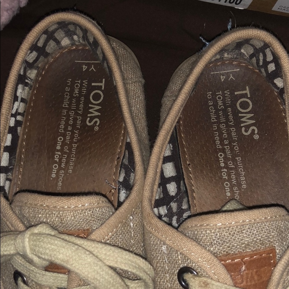 shoes. - Picture 2 of 4